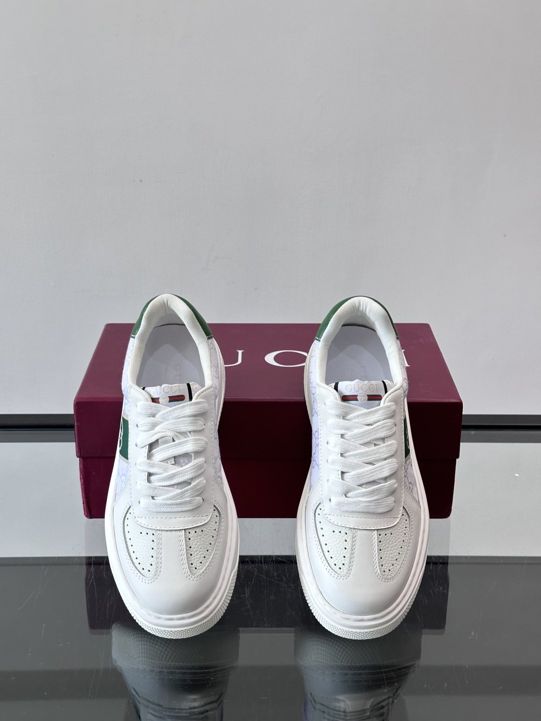 Gucci White and Green Low-Top Sneakers