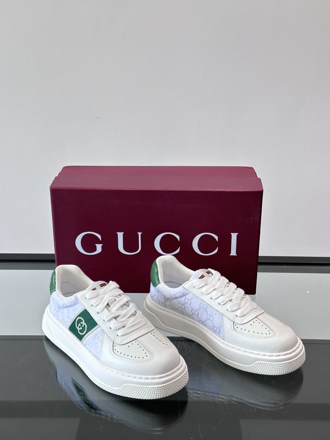 Gucci White and Green Low-Top Sneakers