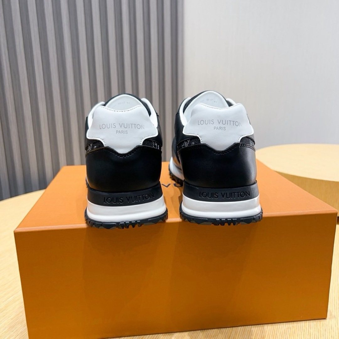 Louis Vuitton Monogram Low-Top Sneakers - Padded Collar And Textured Outsole